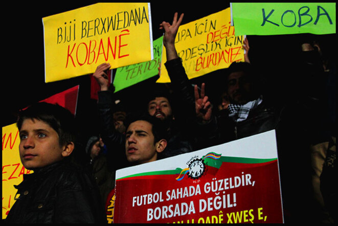 Support for Kobane during a soccer match © Alain Devalpo Support for Kobane during a soccer match © Alain Devalpo
