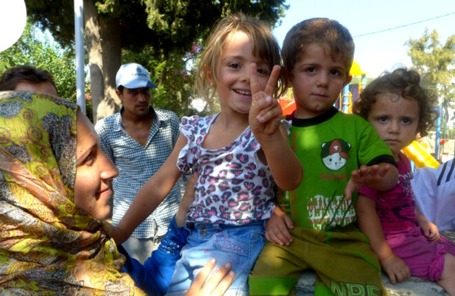 Famille de réfugiés syriens à Bodrum (Turquie) © Alain Devalpo Famille de réfugiés syriens à Bodrum (Turquie) © Alain Devalpo
