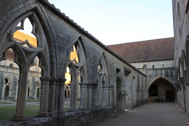 L'abbaye de Noirlac au coucher du soleil © Jérémie Szpirglas L'abbaye de Noirlac au coucher du soleil © Jérémie Szpirglas