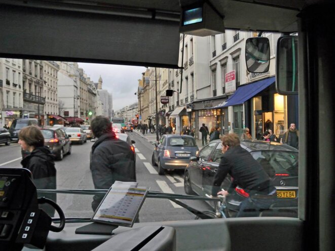 Bus rue St Antoine © Gilles Walusinski Bus rue St Antoine © Gilles Walusinski
