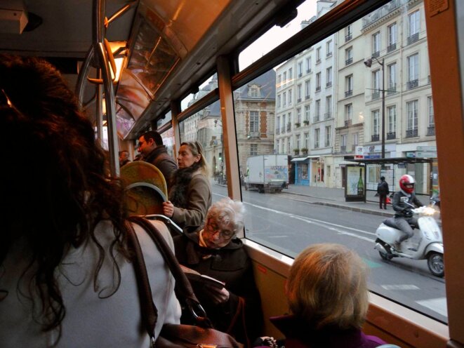 Bus rue St Antoine © Gilles Walusinski Bus rue St Antoine © Gilles Walusinski