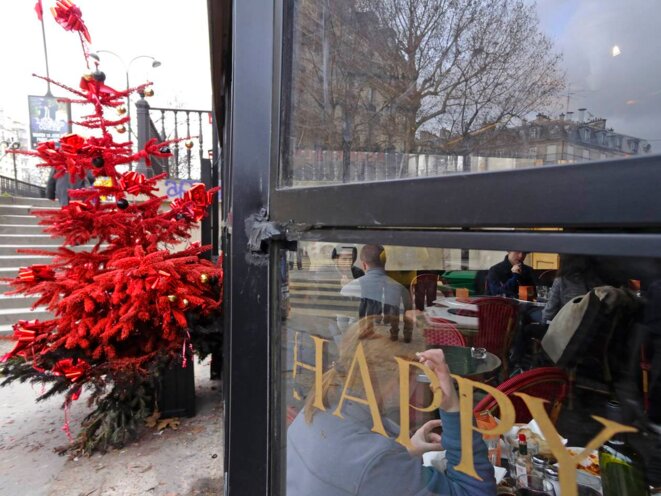 Sapin en colère, clients béats... © Gilles Walusinski Sapin en colère, clients béats... © Gilles Walusinski