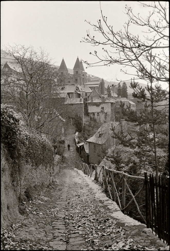 Conques - Aveyron -1972 © Gilles Walusinski Conques - Aveyron -1972 © Gilles Walusinski