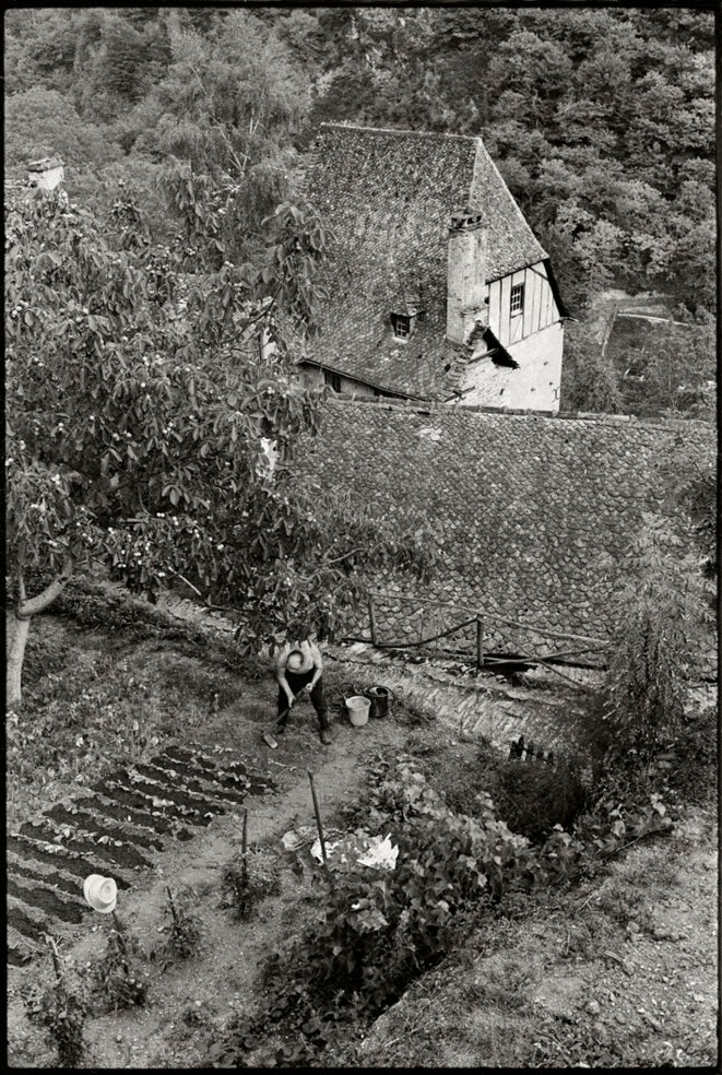 Conques - Aveyron -1972 © Gilles Walusinski Conques - Aveyron -1972 © Gilles Walusinski