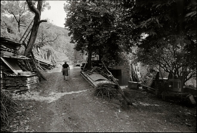 Conques - Aveyron -1972 © Gilles Walusinski Conques - Aveyron -1972 © Gilles Walusinski