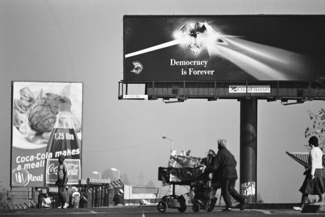 Democracy is forever, Pimville – Soweto, vers 2004 Courtesy Lunetta Bartz, MAKER, Johannesburg © Santu Mofokeng Democracy is forever, Pimville – Soweto, vers 2004 Courtesy Lunetta Bartz, MAKER, Johannesburg © Santu Mofokeng