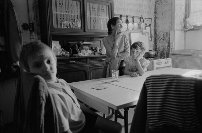 Famille de dockers au chômage, Brest, 1982 © Gilles Walusinski Famille de dockers au chômage, Brest, 1982 © Gilles Walusinski