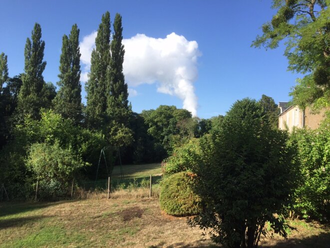 Panache de la centrale de Saint-Laurent-des-eaux (41), août 2015 © Gilles Walusinski