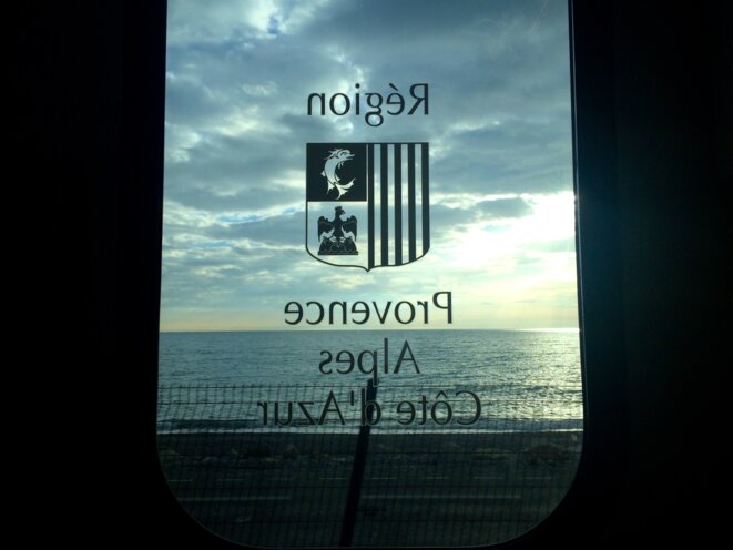 © ES © ES