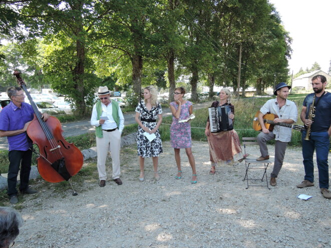 Tikvitsa aux Lectures sous l'arbre