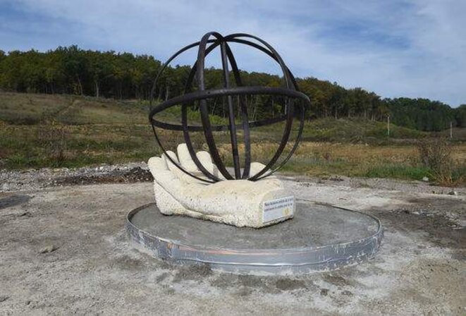 monument en mémoire de Rémi Fraisse monument en mémoire de Rémi Fraisse