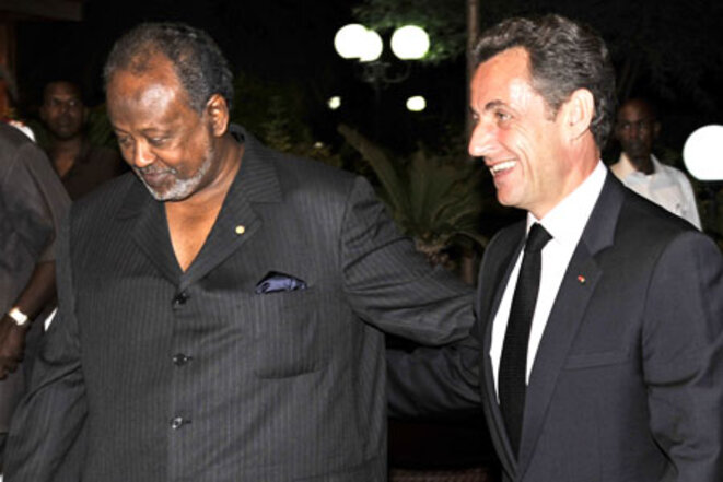 Le président Ismaïl Omar Guelleh recevant Nicolas Sarkozy à Djibouti, en janvier 2010. © DR Le président Ismaïl Omar Guelleh recevant Nicolas Sarkozy à Djibouti, en janvier 2010. © DR
