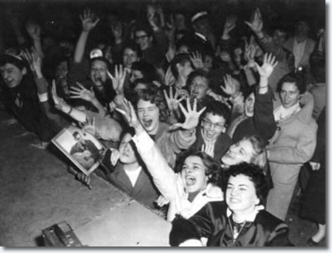 Fans d'Elvis Presley (Ottawa, 1957) © DR Fans d'Elvis Presley (Ottawa, 1957) © DR