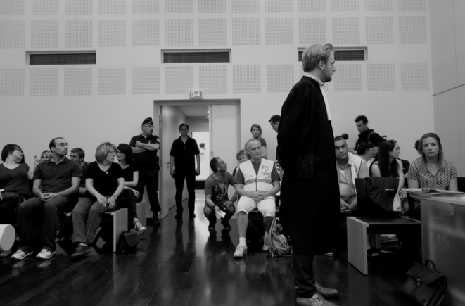 Laura Pfeiffer (au premier rang à droite) lors de l'audience du 5 juin qui a vu le procès renvoyé au 16 octobre. © Rachida El Azzouzi Laura Pfeiffer (au premier rang à droite) lors de l'audience du 5 juin qui a vu le procès renvoyé au 16 octobre. © Rachida El Azzouzi