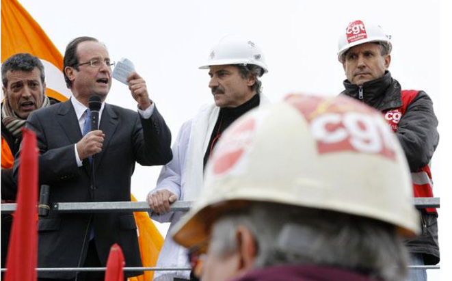 François Hollande aux côtés des syndicalistes d'Arcelor-Mittal le 24 février © Reuters François Hollande aux côtés des syndicalistes d'Arcelor-Mittal le 24 février © Reuters