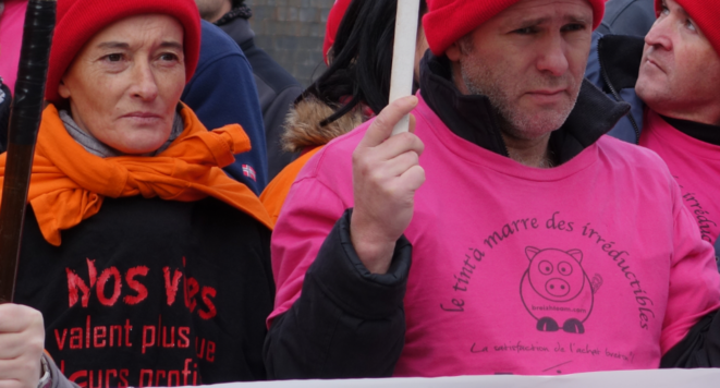 Les salariés licenciés de l'agroalimentaire dans les rues de Carhaix le 30 novembre © Rachida El Azzouzi Les salariés licenciés de l'agroalimentaire dans les rues de Carhaix le 30 novembre © Rachida El Azzouzi