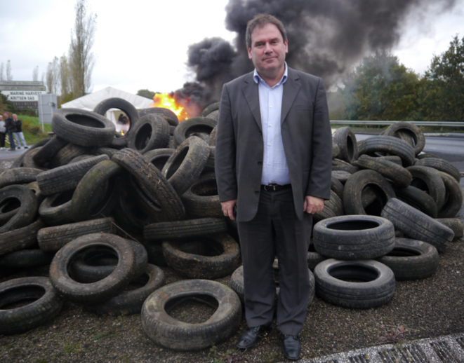 Christian Trodec, maire de Carhaix, sur le piquet de grève des Marine Harvest © Rachida El Azzouzi Christian Trodec, maire de Carhaix, sur le piquet de grève des Marine Harvest © Rachida El Azzouzi