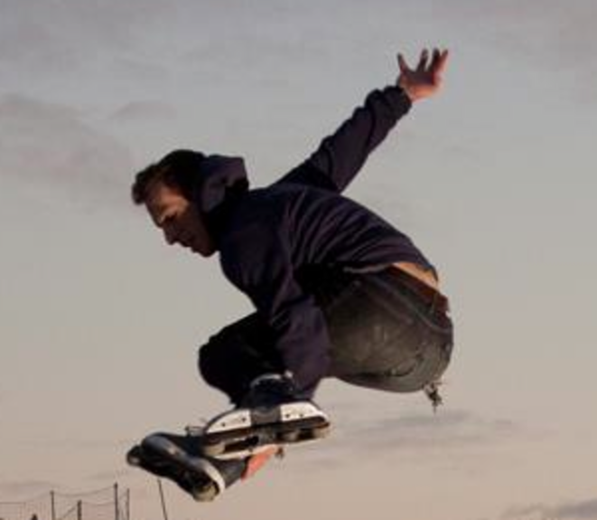 Portrait en plein saut de roller de Camille-Antoine Donzel © Camille-Antoine Donzel Portrait en plein saut de roller de Camille-Antoine Donzel © Camille-Antoine Donzel