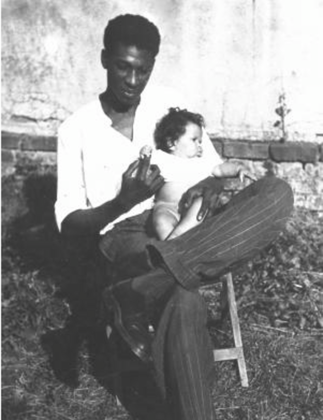 Alexis et sa fille. © Collection Gérald Bloncourt