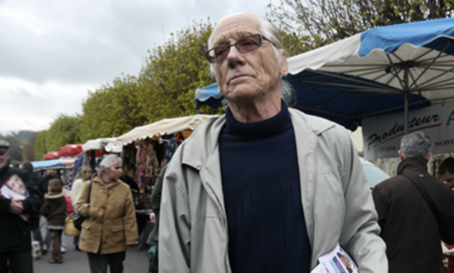 Militant frontiste sur le marché. © (MT) Militant frontiste sur le marché. © (MT)
