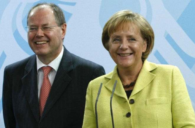 Peer Steinbrück, ancien ministre fédéral des finances, de 2005 à 2009, et Angela Merkel, chancelière fédérale depuis 2005. © (dr) Peer Steinbrück, ancien ministre fédéral des finances, de 2005 à 2009, et Angela Merkel, chancelière fédérale depuis 2005. © (dr)