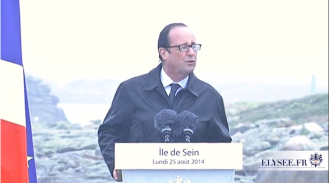 François Hollande, lundi, en déplacement à l'île de Sein. © (Capture d'écran) François Hollande, lundi, en déplacement à l'île de Sein. © (Capture d'écran)