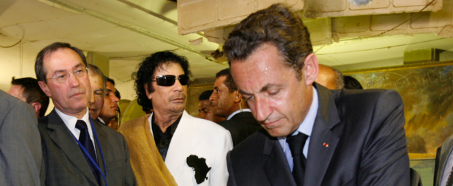 25 juillet 2007. Claude Guéant (à gauche) et Nicolas Sarkozy retrouvent le colonel Kadhafi à Tripoli © Reuters