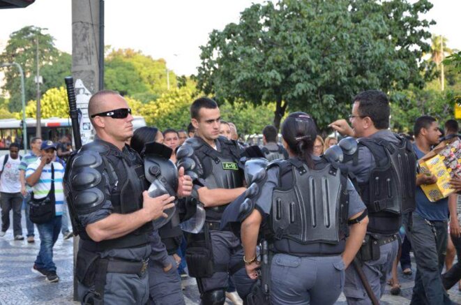 Patrouille dans les rues de Rio de Janeiro.Patrouille dans les rues de Rio de Janeiro. © Lamia Oualalou