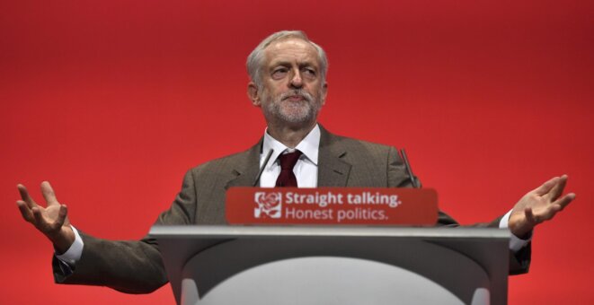 Jeremy Corbyn à la tribune du congrès de Brighton. © Reuters Jeremy Corbyn à la tribune du congrès de Brighton. © Reuters