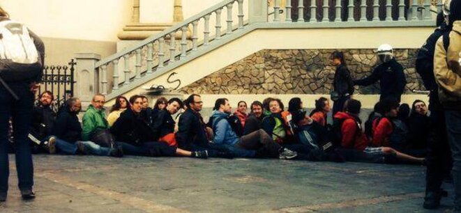 Libération immédiate des militants arrêtés ce matin à Bruxelles en marge de l'European Business Summit