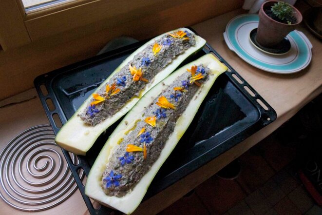 Courgette farcie aux herbes sauvages
