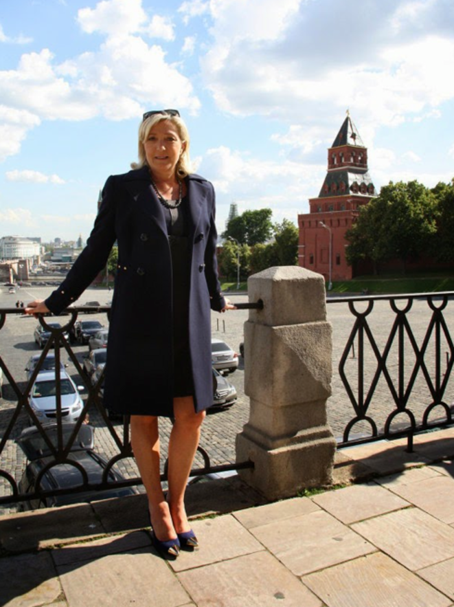Marine Le Pen en juin 2013, à Moscou. © Photo publiée sur le blog du chercheur Anton Shekhovtsov. Marine Le Pen en juin 2013, à Moscou. © Photo publiée sur le blog du chercheur Anton Shekhovtsov.