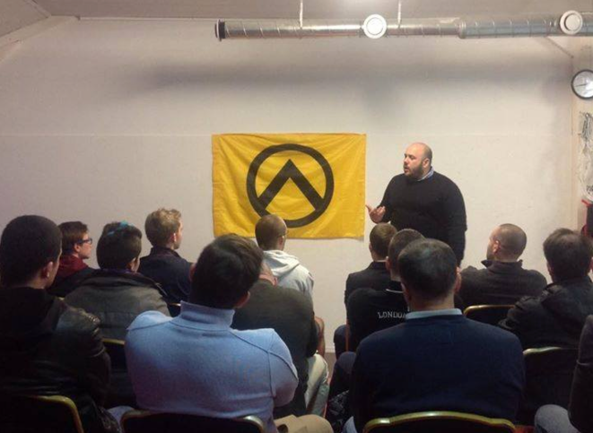 Philippe Vardon avec des identitaires bretons, en novembre 2014. © dr Philippe Vardon avec des identitaires bretons, en novembre 2014. © dr