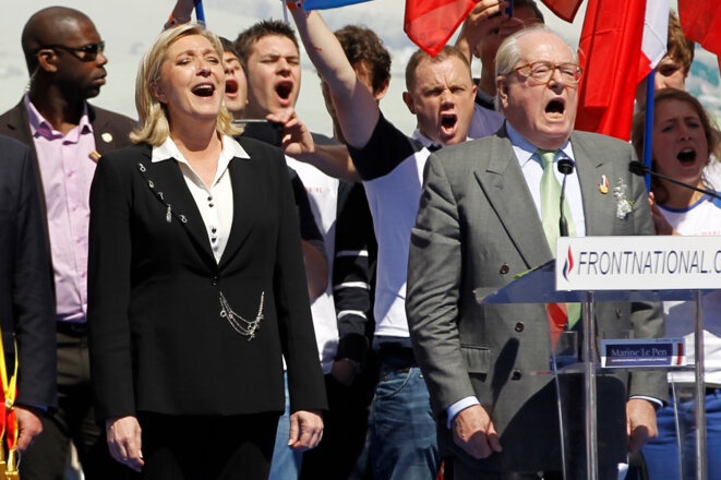 Sur l'estrade du 1er-Mai du FN, en 2012. © Reuters Sur l'estrade du 1er-Mai du FN, en 2012. © Reuters