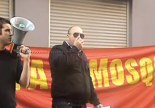 Philippe Vardon protestant contre un projet de grande mosquée à Nice, en novembre 2009 © Vidéo Nissa Rebela Philippe Vardon protestant contre un projet de grande mosquée à Nice, en novembre 2009 © Vidéo Nissa Rebela