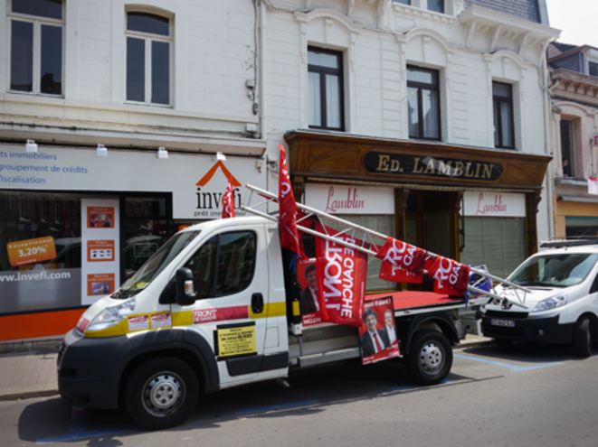 Le camion de campagne du Front de Gauche qui sillonne les rues. © M.T. Le camion de campagne du Front de Gauche qui sillonne les rues. © M.T.