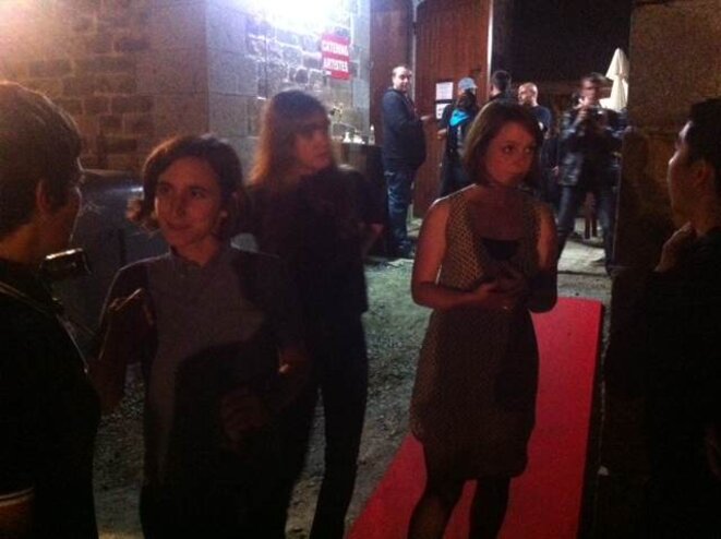 Electrelane en coulisses. Electrelane en coulisses.