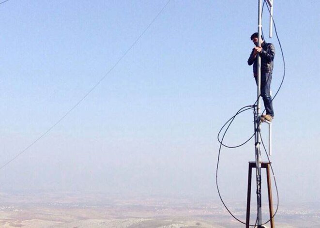 Installation d'un émetteur FM et d'une antenne en Syrie Installation d'un émetteur FM et d'une antenne en Syrie