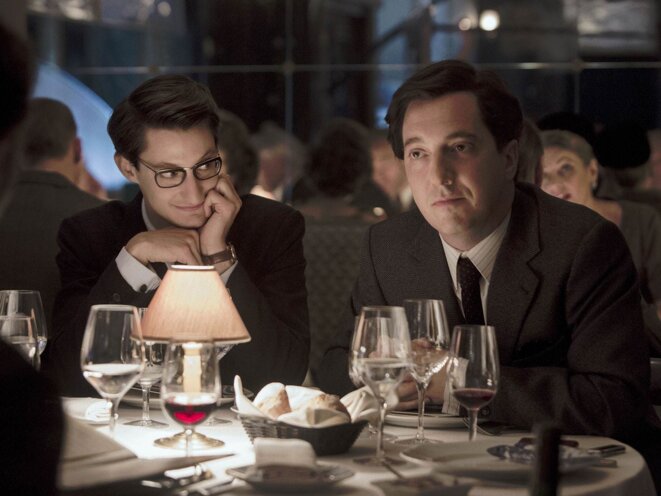 Pierre Niney (Yves Saint Laurent) et Guillaume Gallienne (Pierre Bergé) © DR Pierre Niney (Yves Saint Laurent) et Guillaume Gallienne (Pierre Bergé) © DR