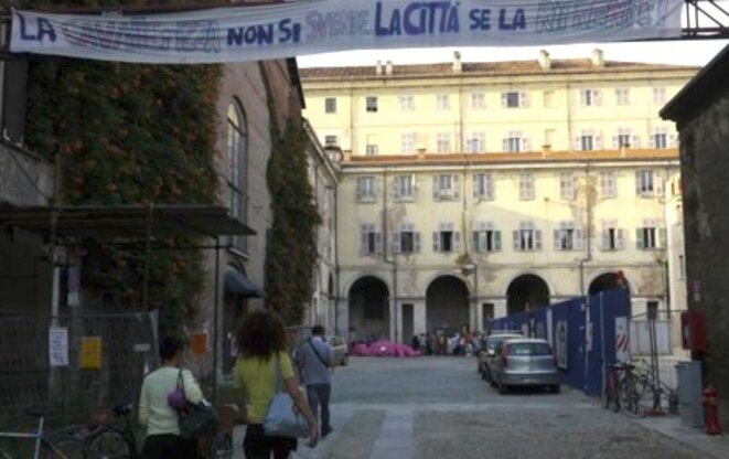 La Cavallerizza, ancienne écurie royale, mise en vente par la mairie, occupée depuis deux mois La Cavallerizza, ancienne écurie royale, mise en vente par la mairie, occupée depuis deux mois