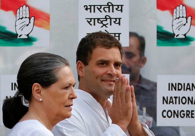 Sonia, la mère, et Rahul Gandhi, les deux héritiers de la dynastie qui dirige le parti du Congrès, en mai 2014. © Anindito Mukherjee/Reuters