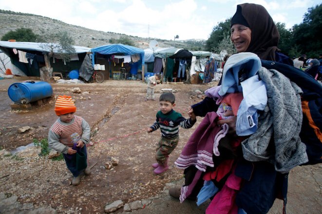 Une famille de réfugiés syriens dans un campement de fortune au sud de Beyrouh © Reuters Une famille de réfugiés syriens dans un campement de fortune au sud de Beyrouh © Reuters
