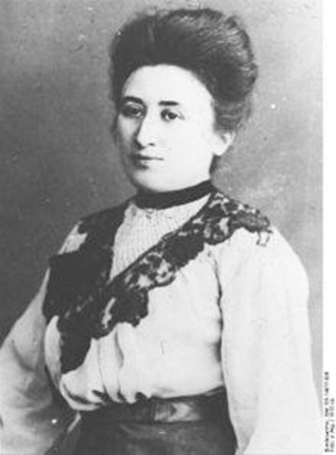 Rosa Luxemburg en 1915 Rosa Luxemburg en 1915