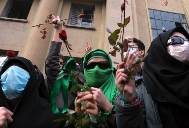 Des partisans de Moussavi défilent à Téhéran en décembre 2009 © Reuters Des partisans de Moussavi défilent à Téhéran en décembre 2009 © Reuters