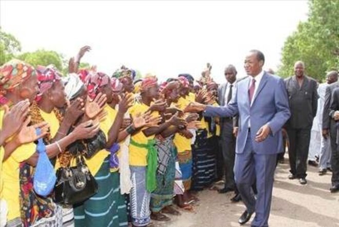 Bain de foule de Blaise Compaoré en mai 2014 © Ouaga.com Bain de foule de Blaise Compaoré en mai 2014 © Ouaga.com