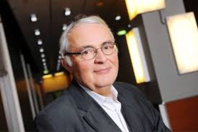 La révolution technologique au service de la révolution démocratique