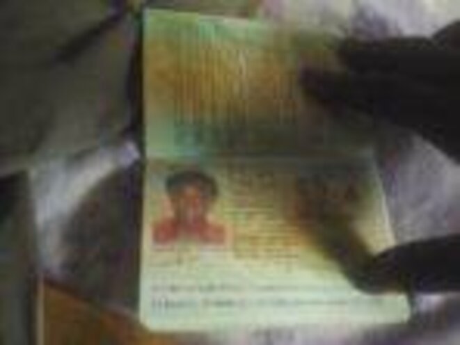 le passeport abondonné de la soeur violée de smith © sadio kante le passeport abondonné de la soeur violée de smith © sadio kante