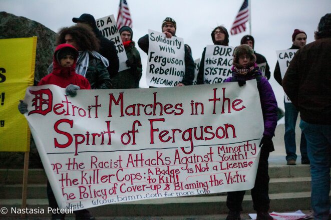 Pendant le rassemblement, les interlocuteurs ont parlé des ressemblances entre Détroit et Ferguson. © Nastasia Peteuil Pendant le rassemblement, les interlocuteurs ont parlé des ressemblances entre Détroit et Ferguson. © Nastasia Peteuil