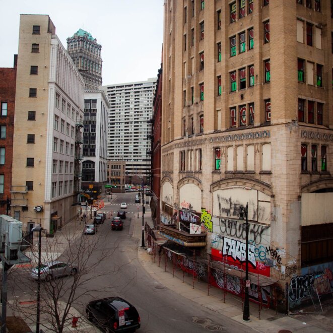 Au centre-ville de Détroit, des bâtiments en ruine devraient être détruit grâce aux aides financières de la faillite. © Nastasia Peteuil Au centre-ville de Détroit, des bâtiments en ruine devraient être détruit grâce aux aides financières de la faillite. © Nastasia Peteuil