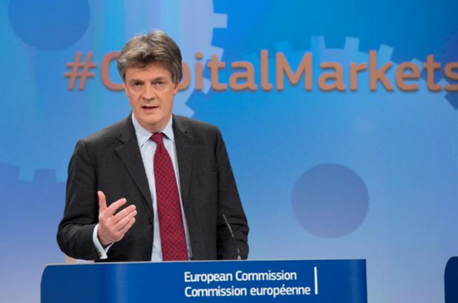 El comisario Jonathan Hill, el 18 de febrero de 2015 en Bruselas. © CE El comisario Jonathan Hill, el 18 de febrero de 2015 en Bruselas. © CE